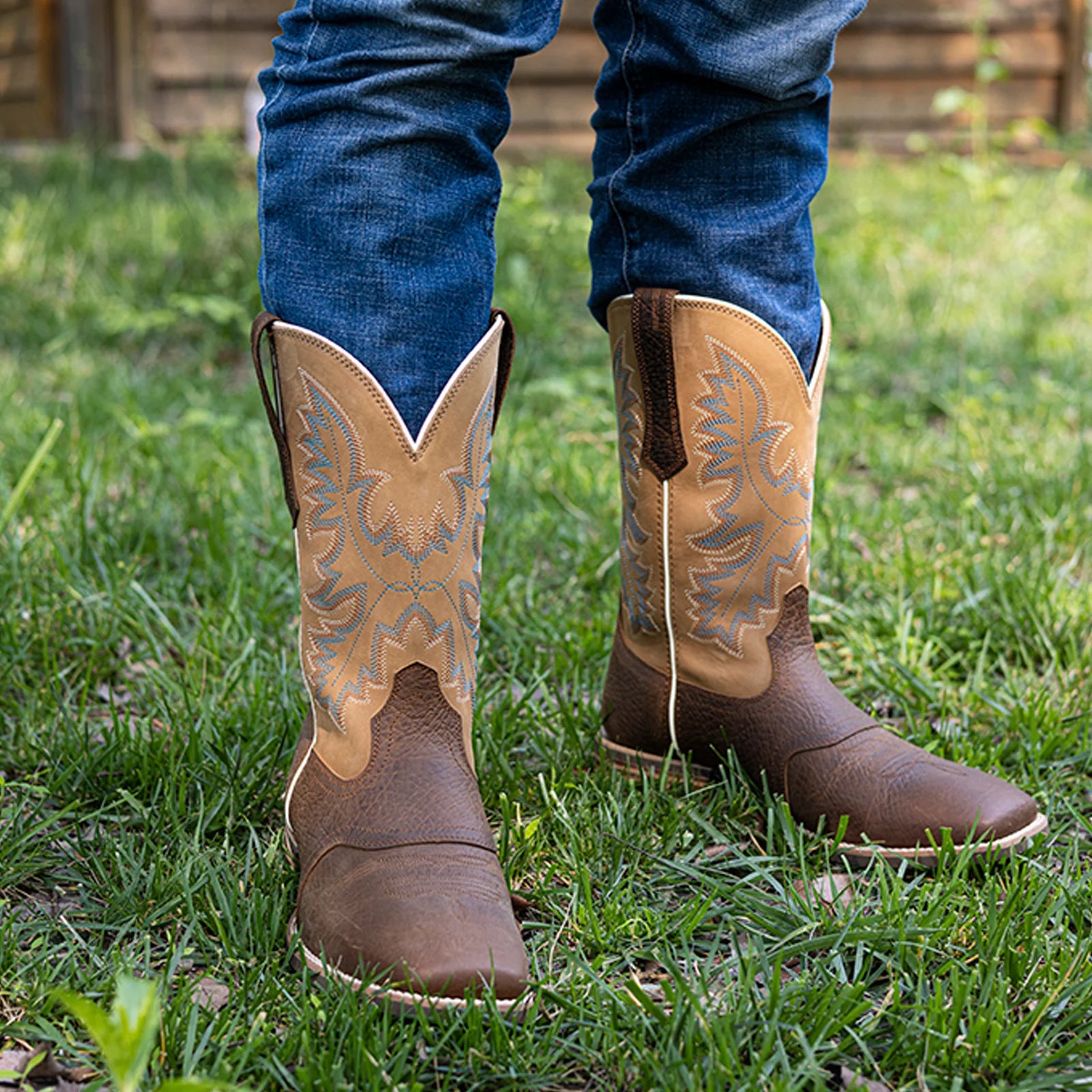 PLT103608 (100008) Western Men's Embroidered Wide Toe Cowboy Full Grain Leather Boots