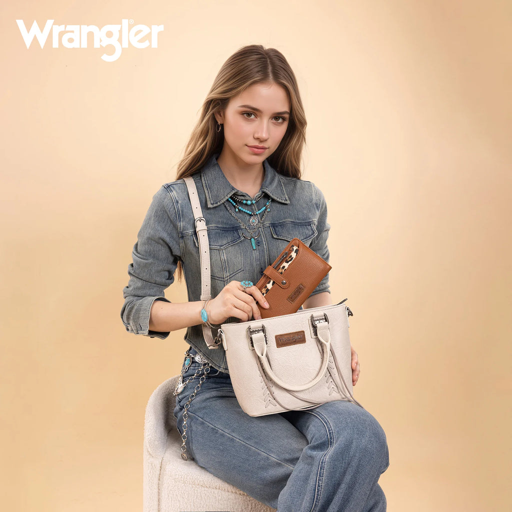 WG366-W091BR Wrangler Western Bi-Fold RFID Wallet/Wristlet With Detachable Pouch-Brown