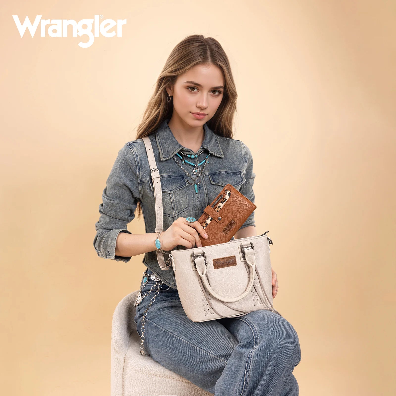 WG366-W091BR Wrangler Western Bi-Fold RFID Wallet/Wristlet With Detachable Pouch-Brown